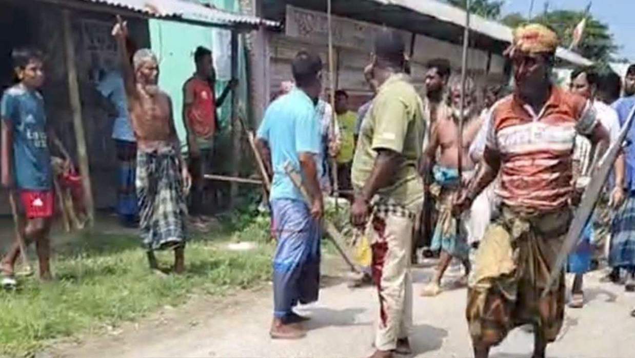 মুরগি ক্ষেতে ঢুকে ফসল নষ্ট করাকে কেন্দ্র করে দুই পক্ষের সংঘর্ষে পাঁচজন আহত