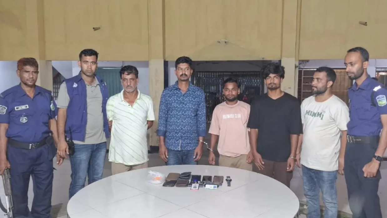 গ্রেপ্তারকৃত ৫ যুবক