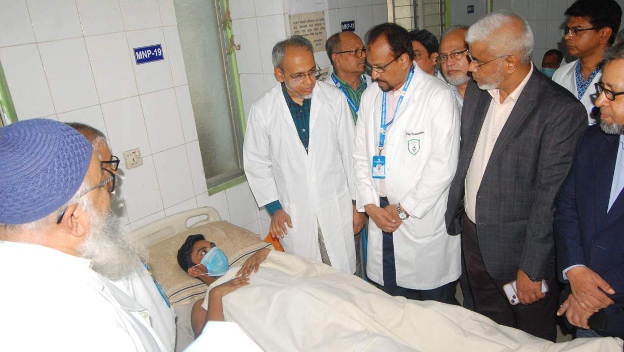 দেশে প্রথমবারের মতো ‘ইমোশনাল ডোনার’ বা আবেগগতভাবে সম্পৃক্ত স্বেচ্ছাদাতার মাধ্যমে সফলভাবে কিডনি প্রতিস্থাপন সম্পন্ন