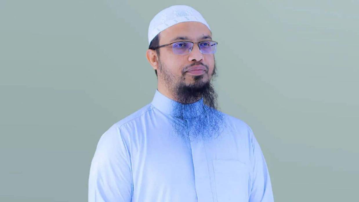 আস-সুন্নাহ ফাউন্ডেশনের চেয়ারম্যান ও ইসলামি স্কলার শায়খ আহমাদুল্লাহ।