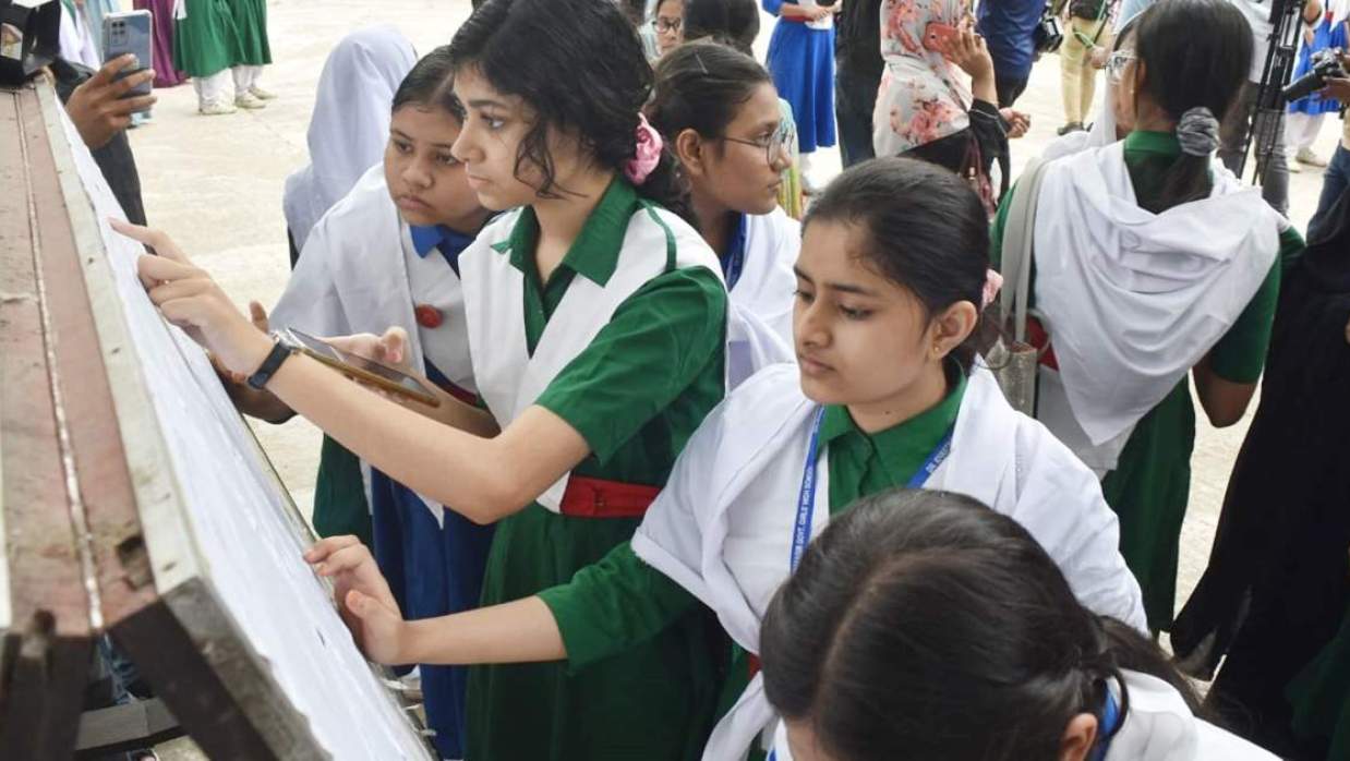 কলেজ শিক্ষার্থী