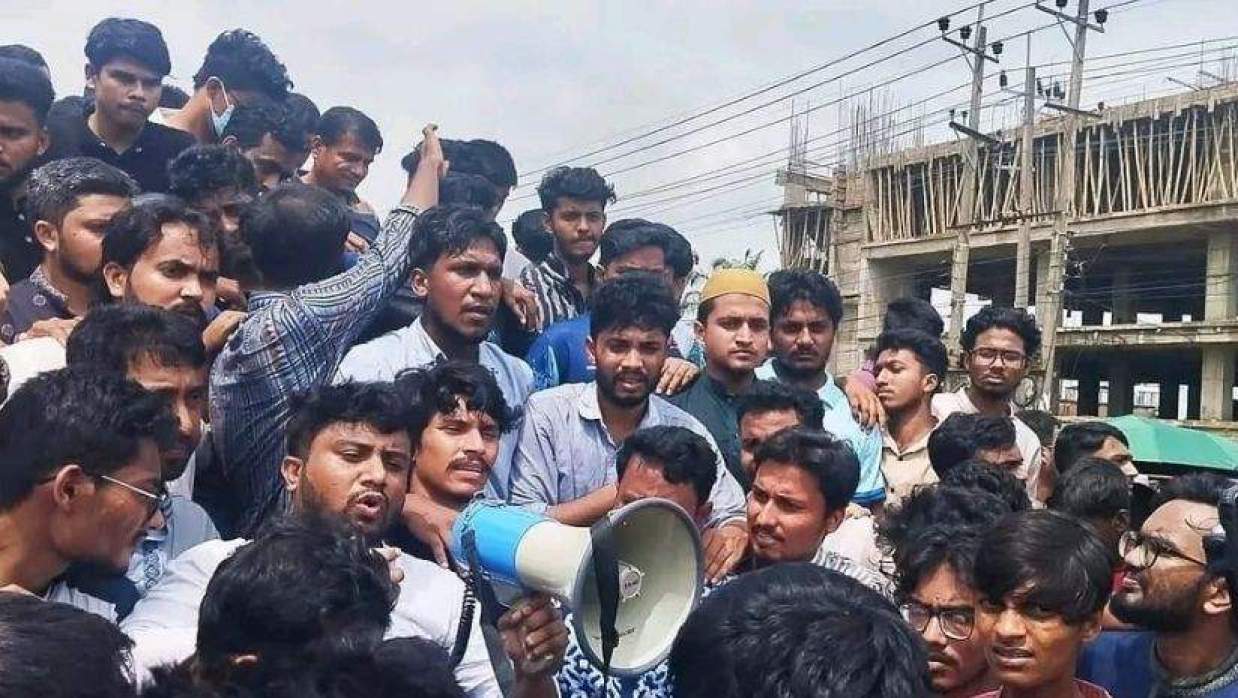 অপ্রতিম হত্যার বিচার দাবিতে বিক্ষোভ মিছিল ও ঢাকা-চট্টগ্রাম মহাসড়ক অবরোধ