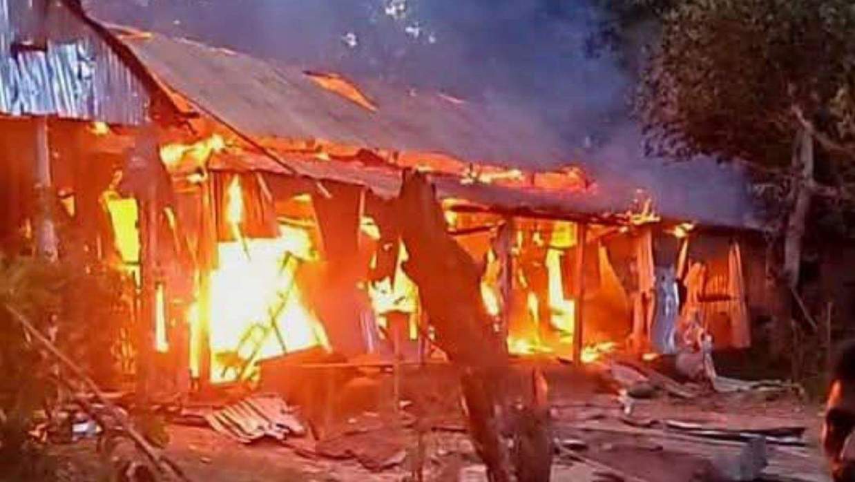 ৩ আসামির বাড়ীতে হামলা ও ভাঙচুর ও আগুন দিয়েছে এলাকাবাসী