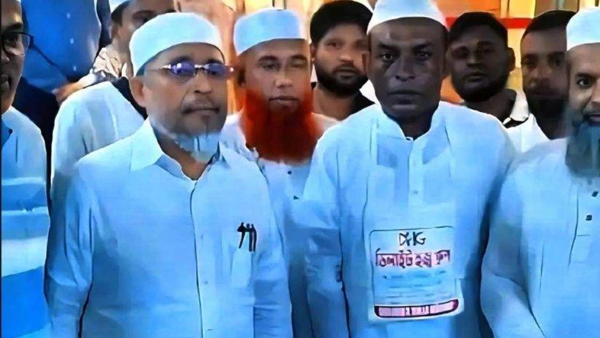 ৪৭ বিএনপি নেতাকে উমরাহ পালনে পাঠালেন এমপি বাবর
