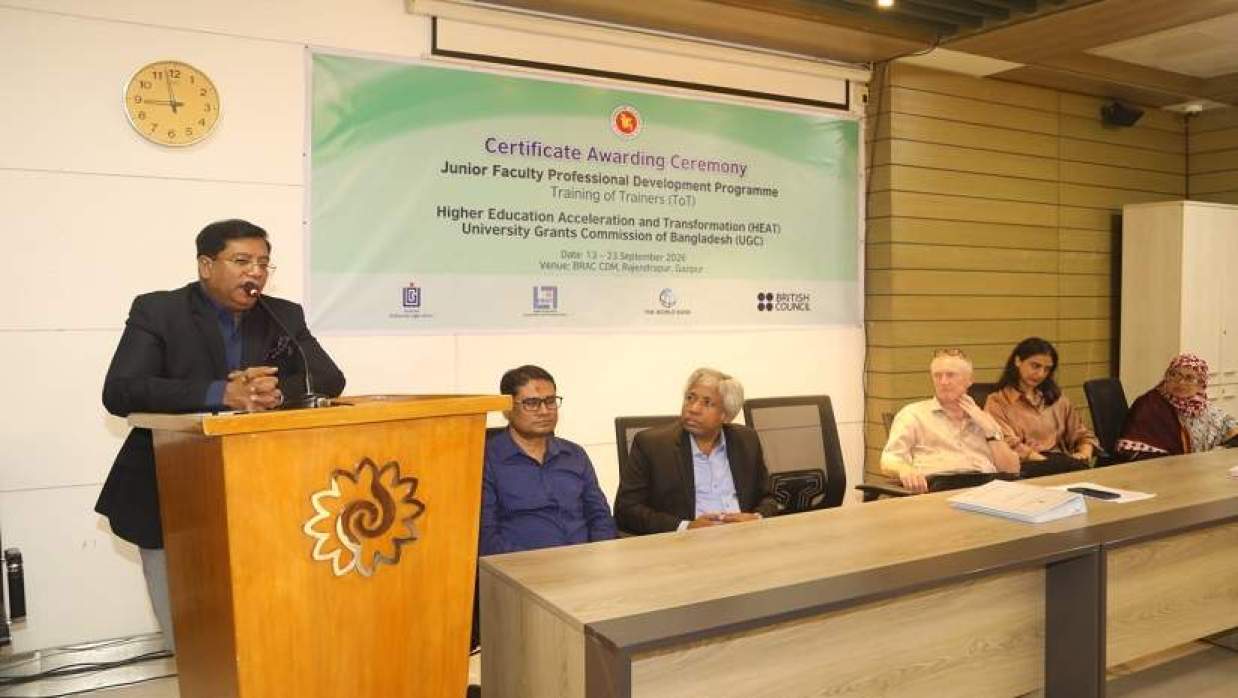 অনুষ্ঠানে বক্তব্য রাখছেন ইউজিসি চেয়ারম্যান অধ্যাপক ড. মামুন আহমেদ
