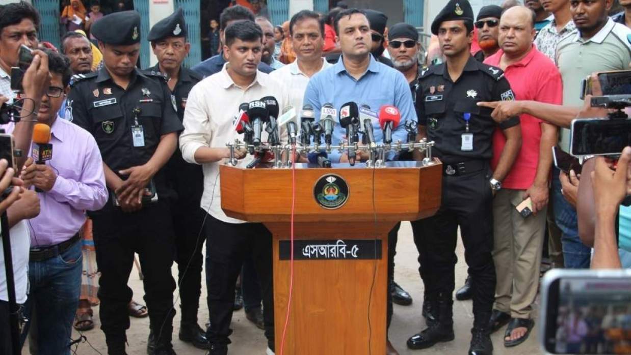 রামেকে অভিযান শেষে এসআরবির সংবাদ সম্মেলন