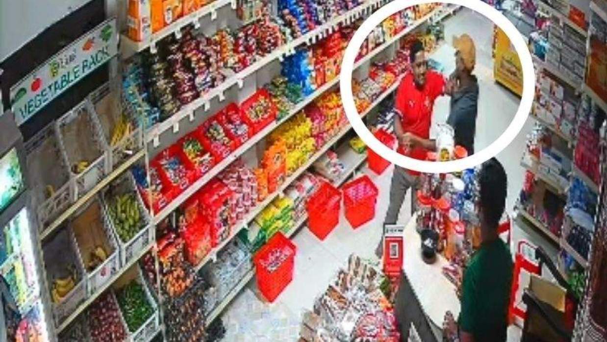 সিসিটিভি ফুটেজে মারধরের দৃশ্য দেখা গেছে।