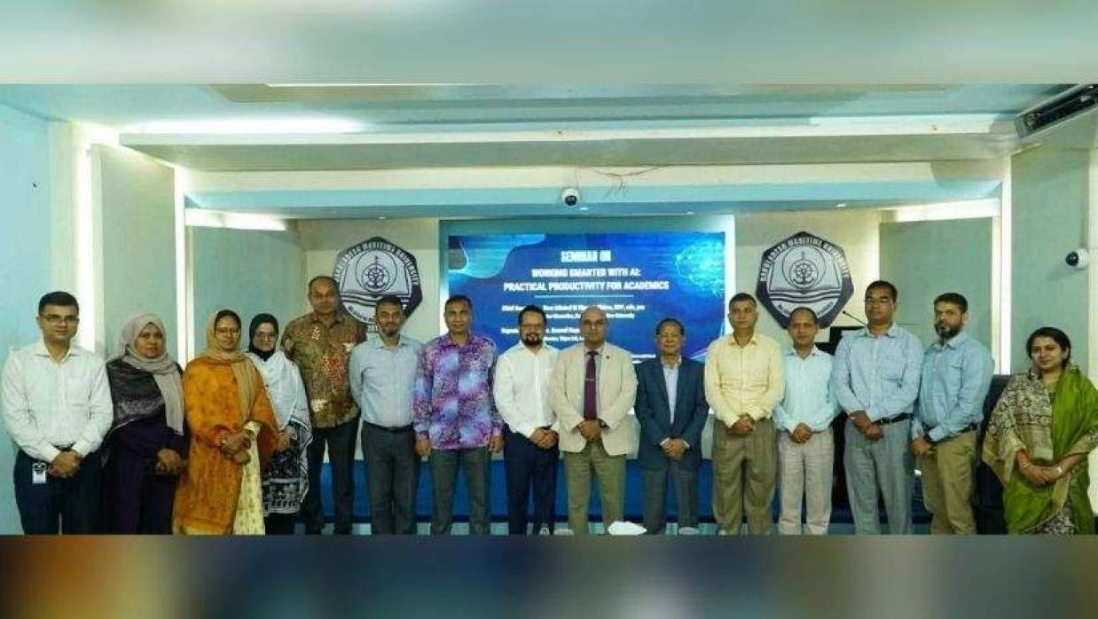 ‘এআইয়ের মাধ্যমে আরও দক্ষভাবে একাডেমিক কাজ: ব্যবহারিক উৎপাদনশীলতা’ শীর্ষক সেমিনার।