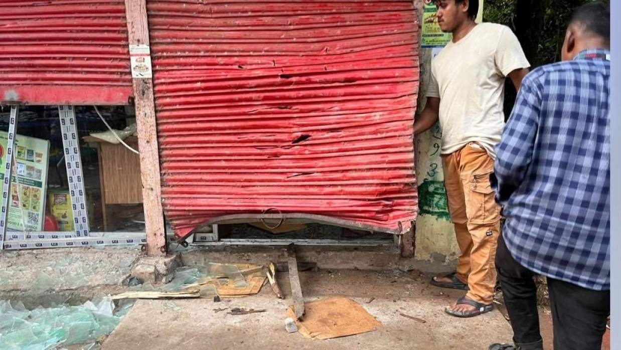 কুমিল্লায় দুই গ্রামের বাসিন্দাদের সংঘর্ষ