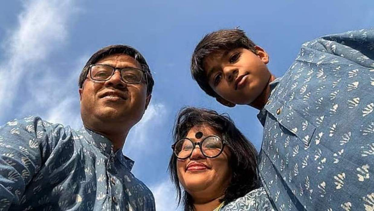 বাবা-মায়ের সঙ্গে অপ্রতিম