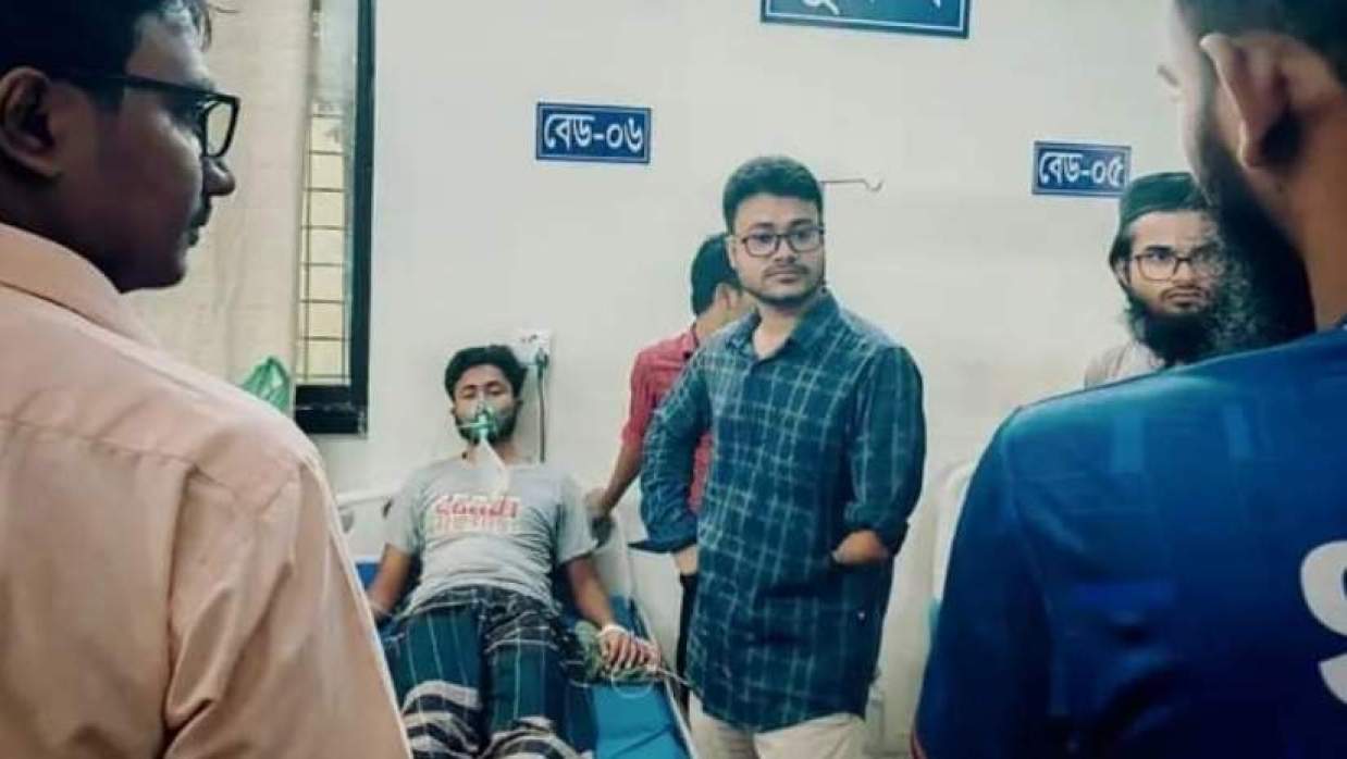 শিক্ষার্থীর পায়ে কালাচ সাপের কামড়