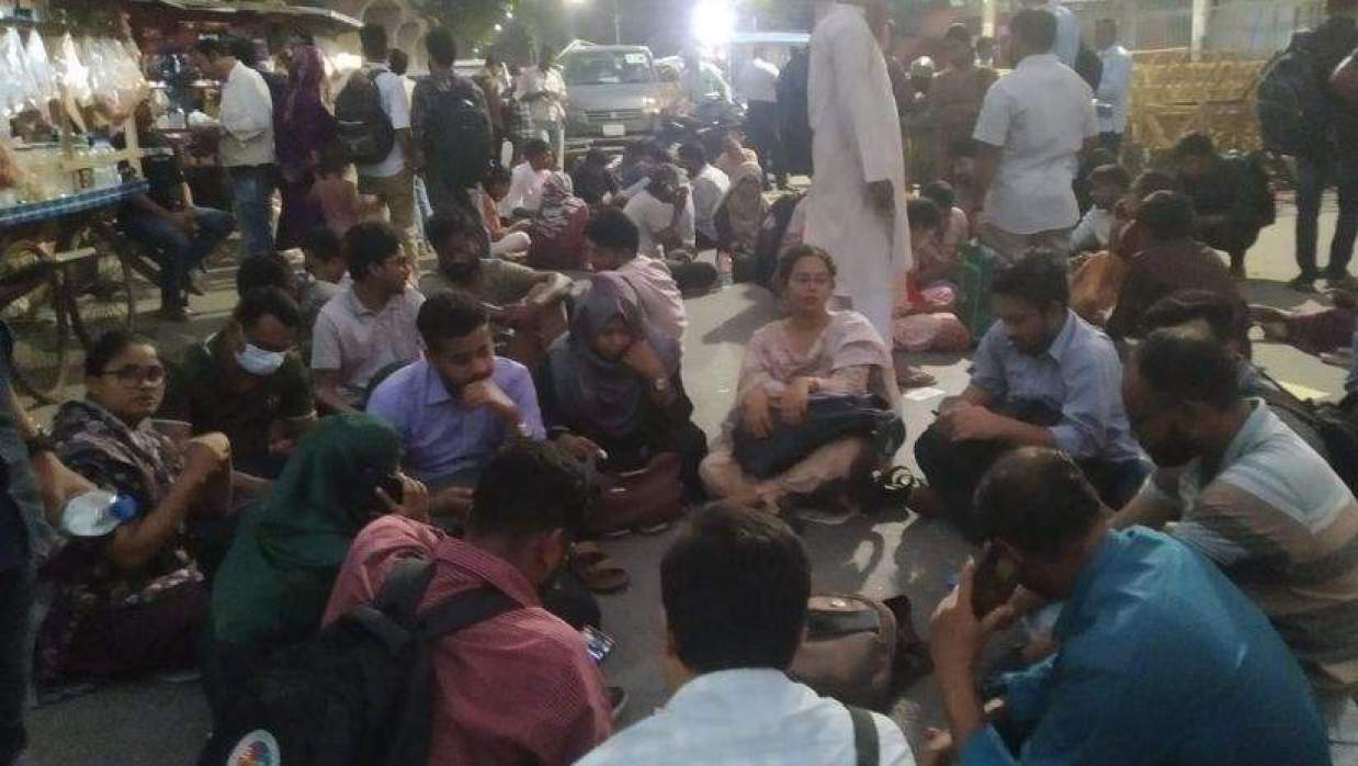  শাহবাগে প্রাথমিকের নিয়োগ বঞ্চিতদের অবস্থান