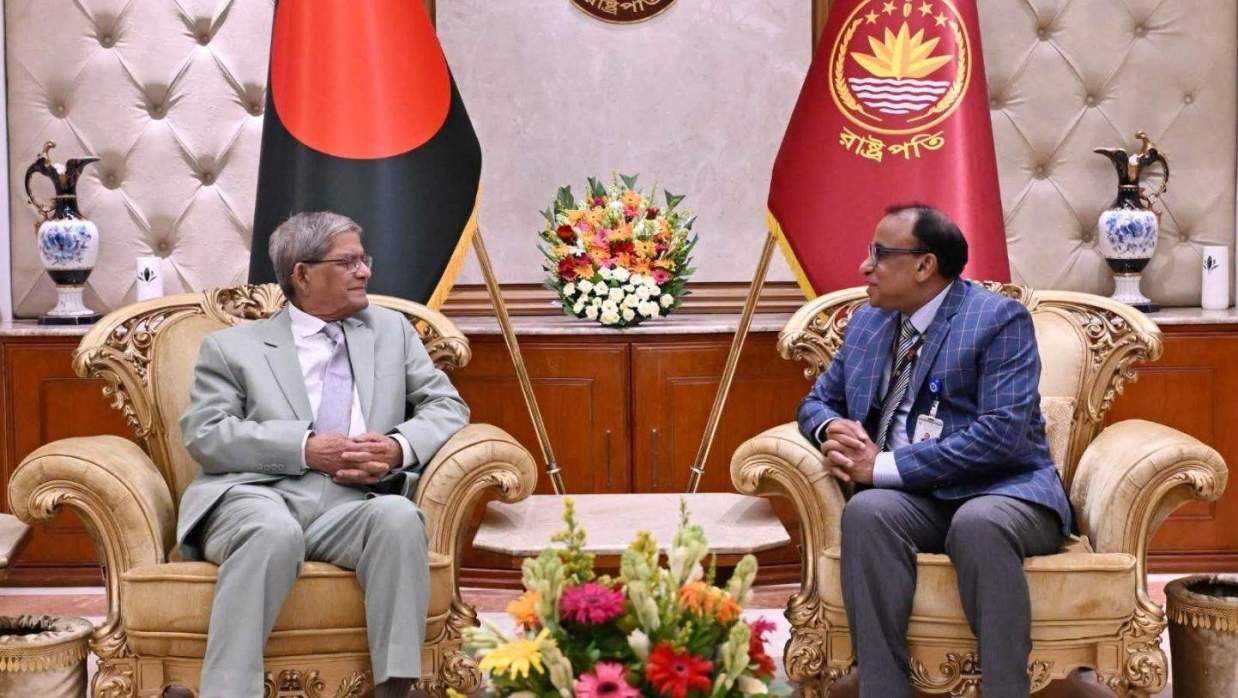 বঙ্গভবনে রাষ্ট্রপতি ও বাউবির চ্যান্সেলর মির্জা ফখরুল ইসলাম আলমগীরের সঙ্গে সৌজন্য সাক্ষাৎ ও মতবিনিময়