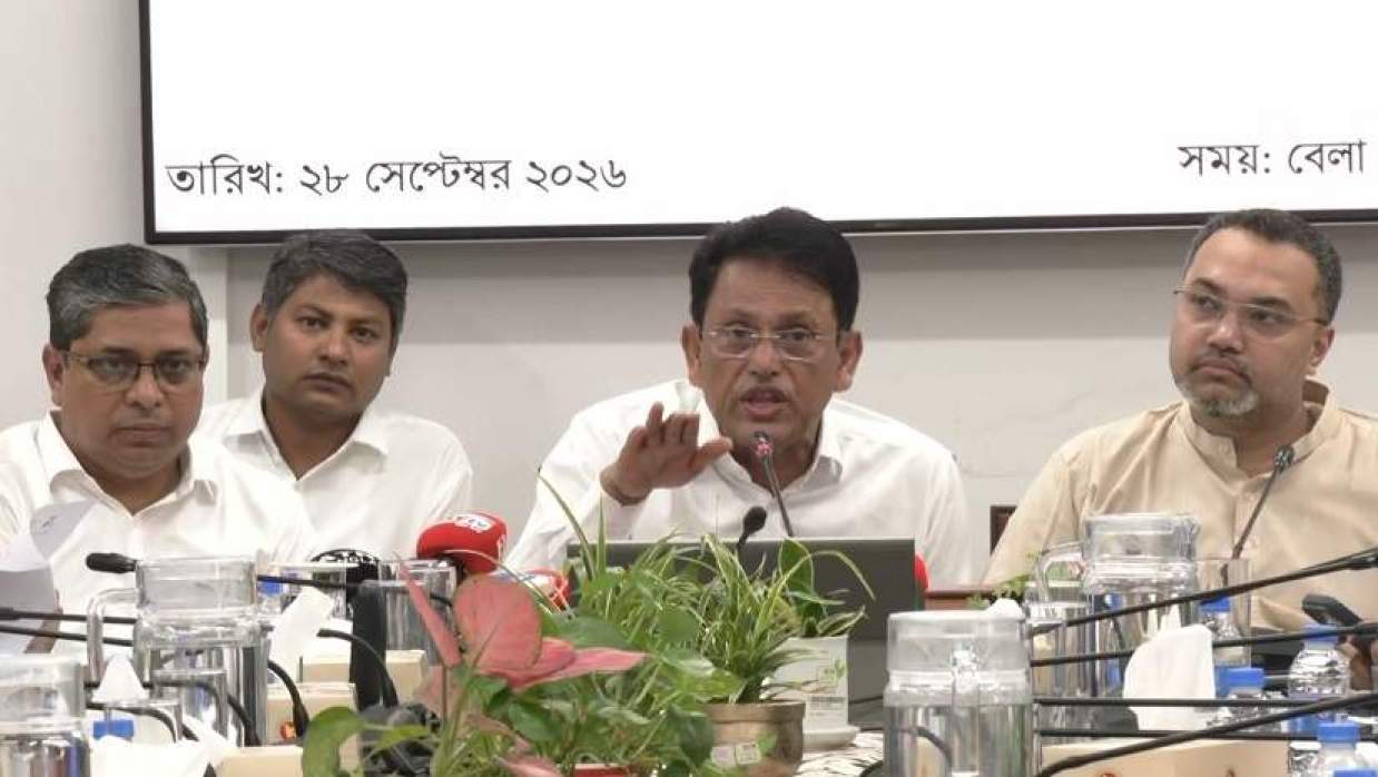 সচিবালয়ে সংবাদ সম্মেলনে কথা বলছেন শিক্ষা এবং প্রাথমিক ও গণশিক্ষা মন্ত্রী ড. আ ন ম এহছানুল হক মিলন 