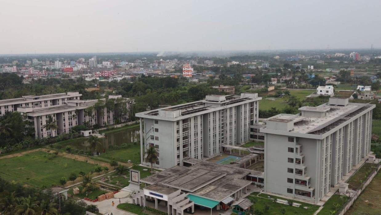 পানির সংকটে খুলনা বিশ্ববিদ্যালয়ের শিক্ষার্থীরা