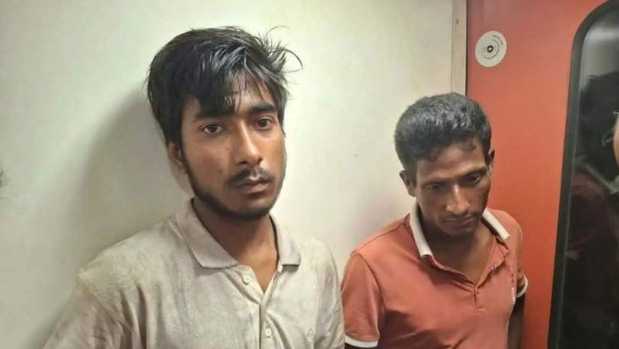 রাবি শিক্ষার্থীদের ওপর পাথর নিক্ষেপের অভিযোগ আটককৃতদের মধ্যে দুজন