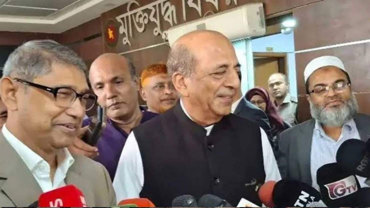 ভারতের হাইকমিশনার দীনেশ ত্রিবেদী