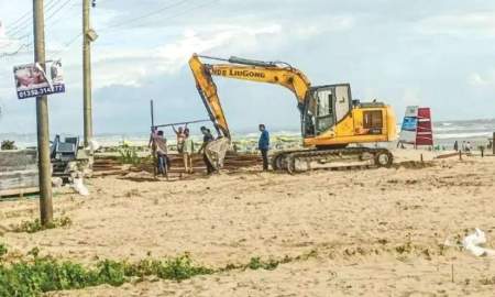 কক্সবাজারে সমুদ্রসৈকতের বালিয়াড়ি নষ্ট করে সড়ক নির্মাণকাজ বন্ধ রাখতে নির্দেশ হাইকোর্টের