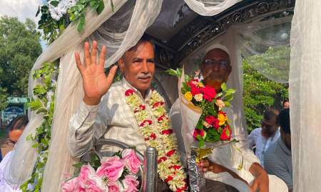 ৩৭ বছরের শিক্ষকতা শেষে ঘোড়ার গাড়িতে রাজকীয় বিদায়