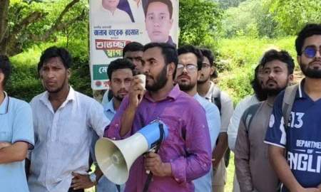 ‘মেধাবীদের মূল্যায়ন করুন, দলীয় লোকদের পড়ার টেবিলে বসান’