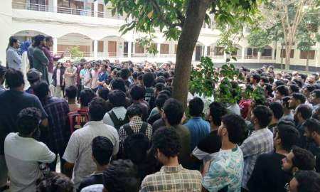 ১১ দাবিতে ক্লাস-পরীক্ষা বর্জন, দ্বিতীয় দিনের মতো আন্দোলন চলমান