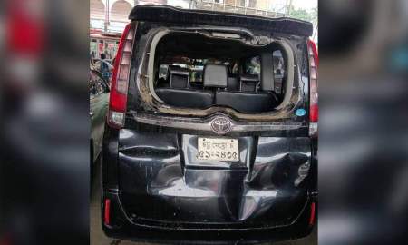 ফেনীতে হেফাজত ইসলামের আমিরকে বহনকারী গাড়িতে বাসের ধাক্কা