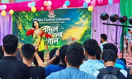 ঢাকা কলেজের শহীদ মিনারে ইডেন শিক্ষার্থীদের নৃত্য, তীব্র সমালোচনা