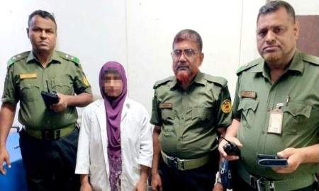 চিকিৎসক সেজে রোগী ভাগানোর সময় নারী আটক