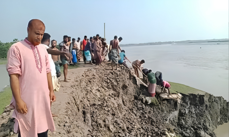 রাতের আঁধারে শুরু হওয়া ভাঙন সকালেই নিয়েছে ভয়াবহ রূপ, প্লাবনের শঙ্কায় ১০-১২ গ্রাম