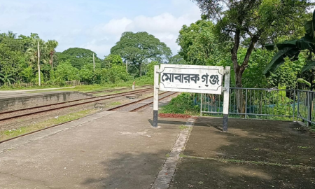 রাত নামলেই মৃত্যুফাঁদ মোবারকগঞ্জ রেলস্টেশনে