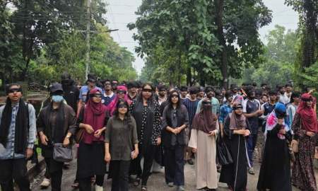 আন্দোলনের নবম দিনে চোখে কালো কাপড় বেঁধে চুয়েট শিক্ষার্থীদের মিছিল