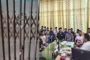 ৫ দফা দাবিতে মাভাবিপ্রবির পরিবহন অফিসে তালা, আন্দোলনে শিক্ষ…