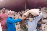 সুন্দরবনের জেলেদের খাদ্য সহায়তা দিল সরকার, প্রকৃত জেলেদের ব…