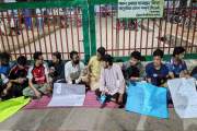 সিএনজি ভাড়া বৃদ্ধির প্রতিবাদে ফটকে চাকসুর তালা, চক্রাকার বা…