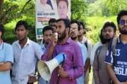 ‘মেধাবীদের মূল্যায়ন করুন, দলীয় লোকদের পড়ার টেবিলে বসান’
