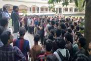 ১১ দফা দাবিতে রুয়েট সিএসই বিভাগে ক্লাস-পরীক্ষা বর্জন করে আন…