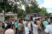 বাসের ধাক্কায় স্কুলছাত্রী আহত, ২ ঘণ্টা মহাসড়ক অবরোধ