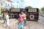 বাস-অটোরিকশার সংঘর্ষে নিহত ২, আহত অন্তত ৬