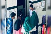 নিচতলার দরজা খুলে দেখা গেল লিফট নেই, চতুর্থ তলায় আটকা ৪ ছাত…