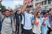 ঢাবি অধ্যাপককে ভিসি নিয়োগের প্রতিবাদে সেন্ট্রালের শিক্ষার্থ…