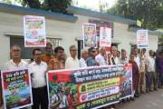 ফসলি জমিতে সৌরবিদ্যুৎকেন্দ্র বন্ধসহ ৩ দাবিতে কৃষক-ক্ষেতমজুর…