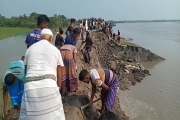 রাতের আঁধারে শুরু হওয়া ভাঙন সকালেই নিয়েছে ভয়াবহ রূপ, প্লাবন…