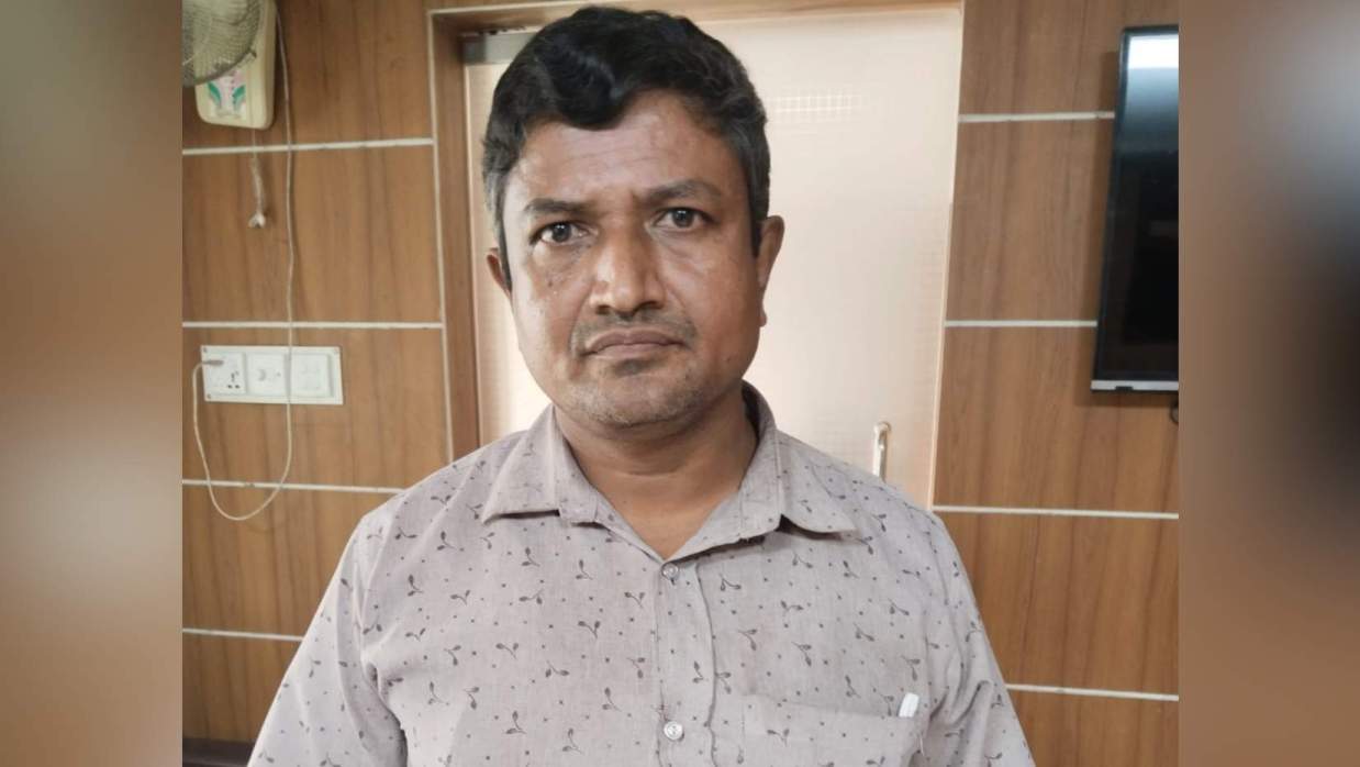 তিল্লি উচ্চ বিদ্যালয়ের প্রধান শিক্ষক আবুল হাশেম ভূঁইয়া