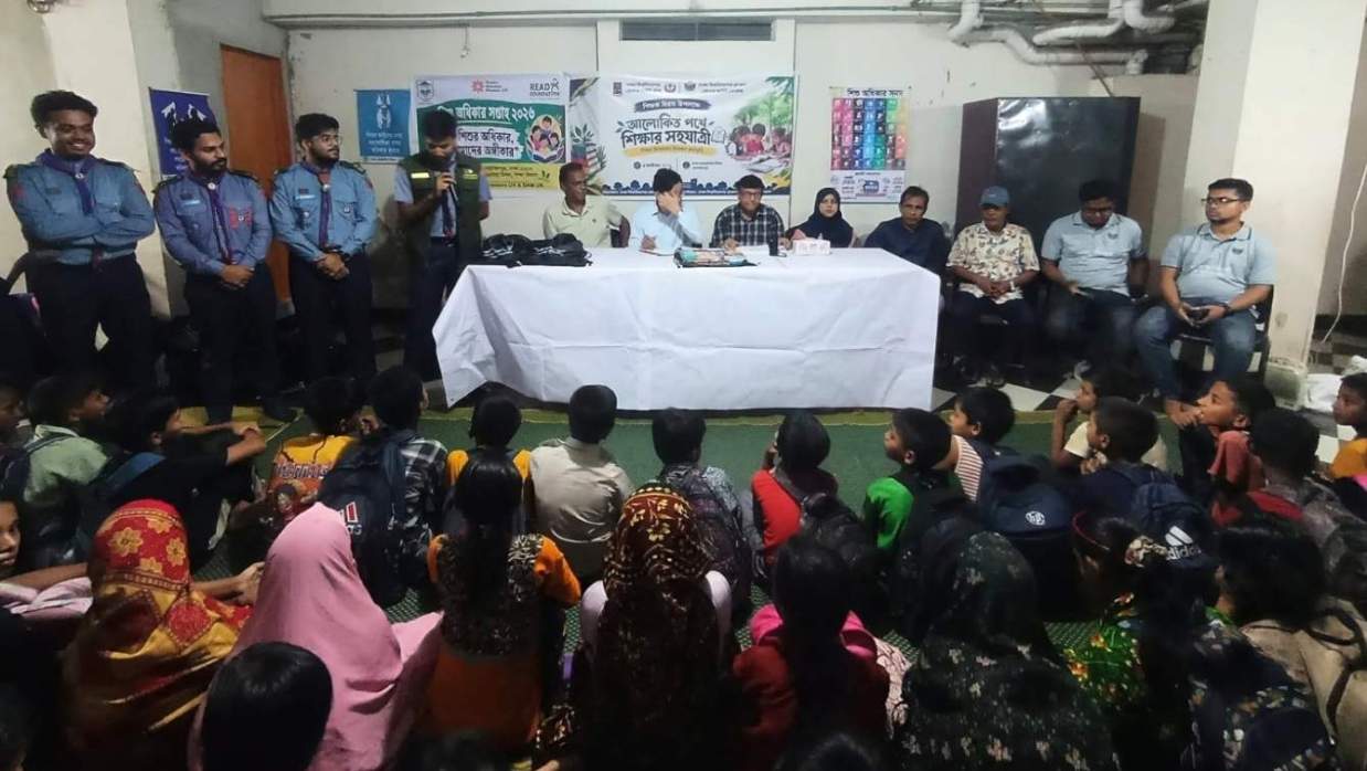 মোহাম্মদপুরে সুবিধাবঞ্চিত শিক্ষার্থীদের মাঝে শিক্ষা উপকরণ বিতরণ