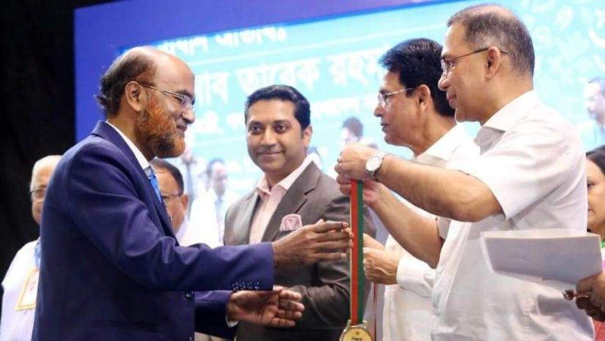 গুণী শিক্ষক সম্মাননা পেলেন নোবিপ্রবি অধ্যাপক ড. বেলাল হোসাইন