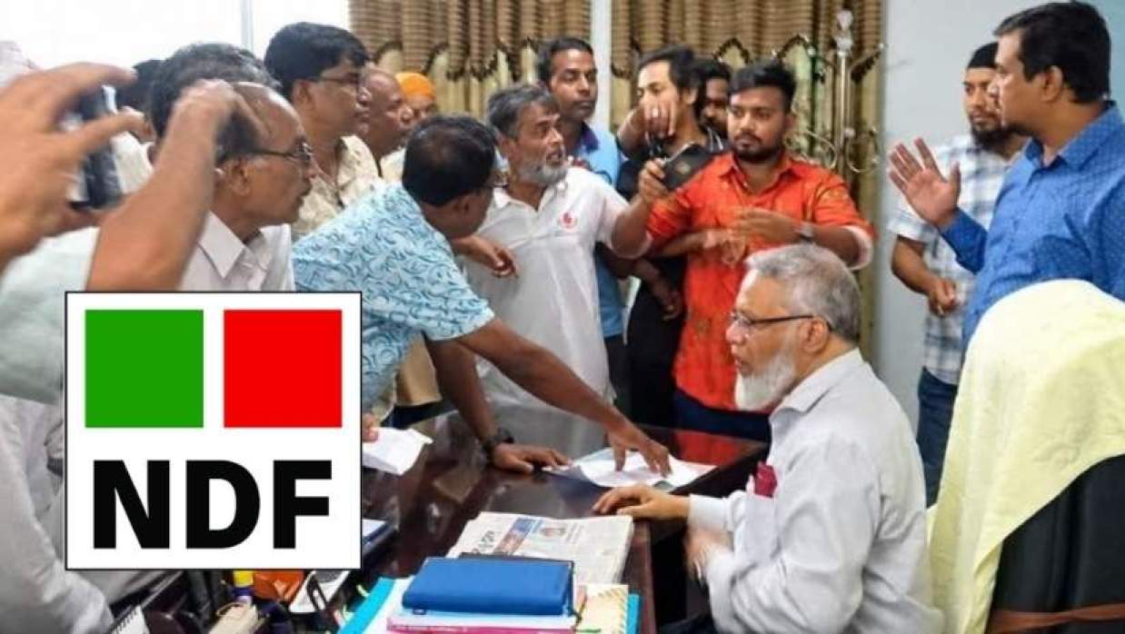 রামেবি উপাচার্যকে পদত্যাগে বাধ্য করার সময়ের ছবি ও এনডিএফের লোগো