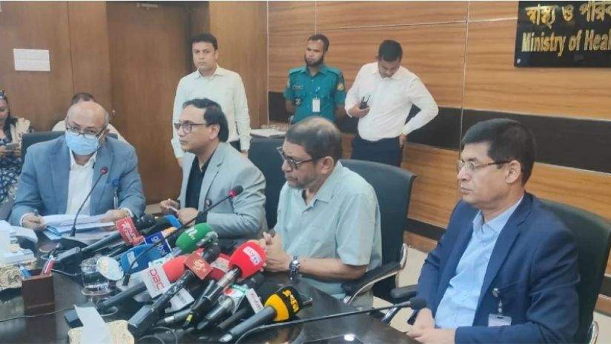প্রেস ব্রিফিংয়ে বক্তব্য রাখছেন স্বাস্থ্যমন্ত্রী সরদার মো. সাখাওয়াত হোসেন বকুল