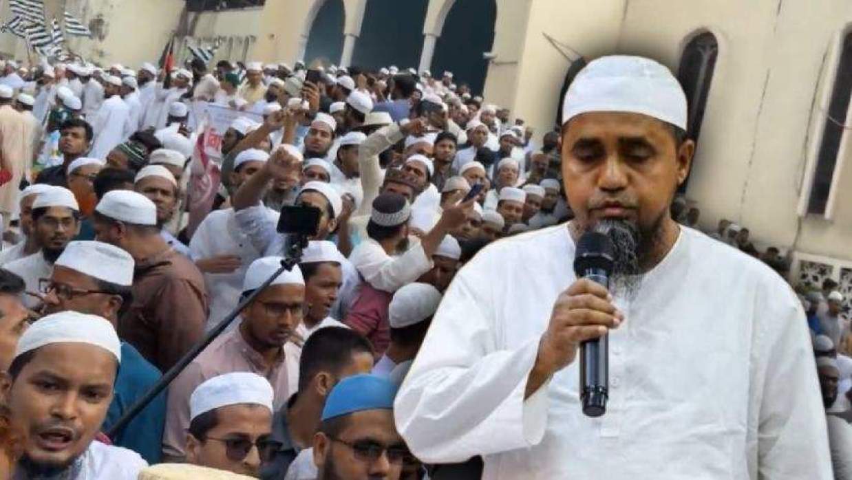 শুক্রবার বিক্ষোভের দৃশ্য ও খতিব মুফতি আব্দুল মালেক