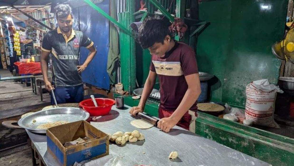 ঢাবির হল-ক্যান্টিনে ৭০ শিশুর শৈশব বন্দি শ্রমে