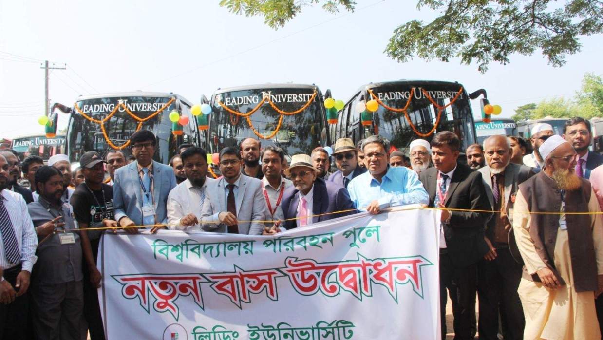 তিনটি নতুন বাস পেল লিডিং ইউনিভার্সিটি